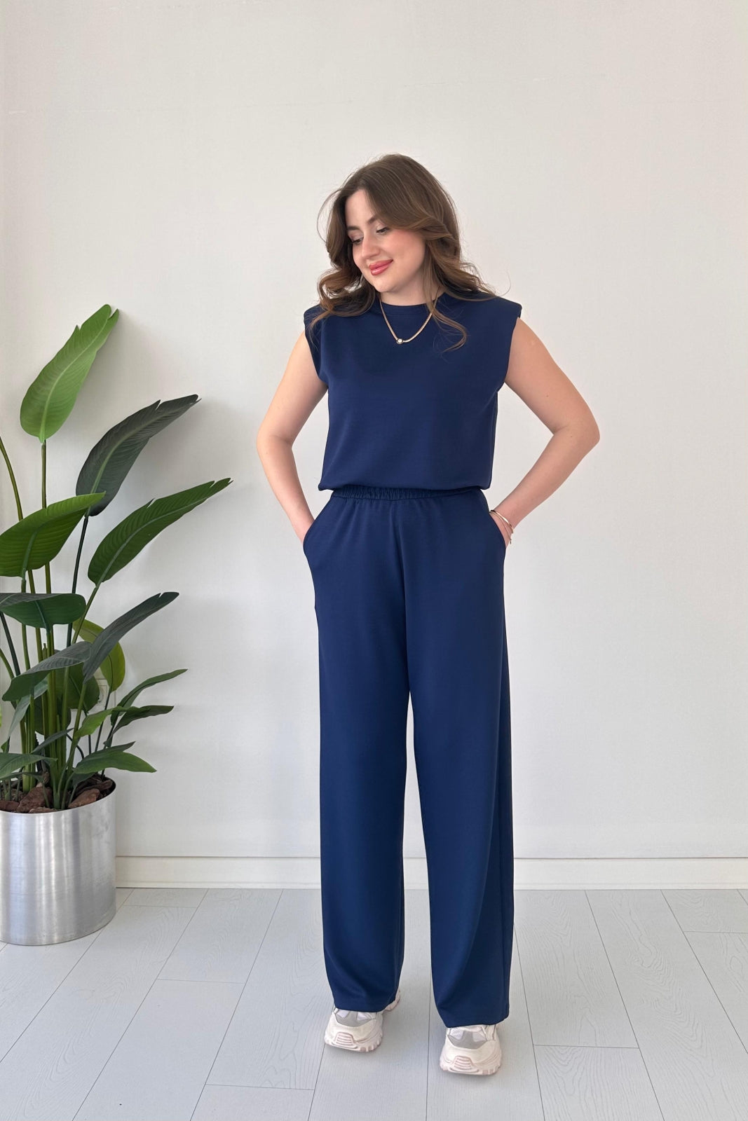 CH 561 Straight Trouser With Sleeveless Top - Saimwear